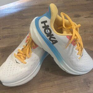 Hoka One W Clifton 9 Size 7B